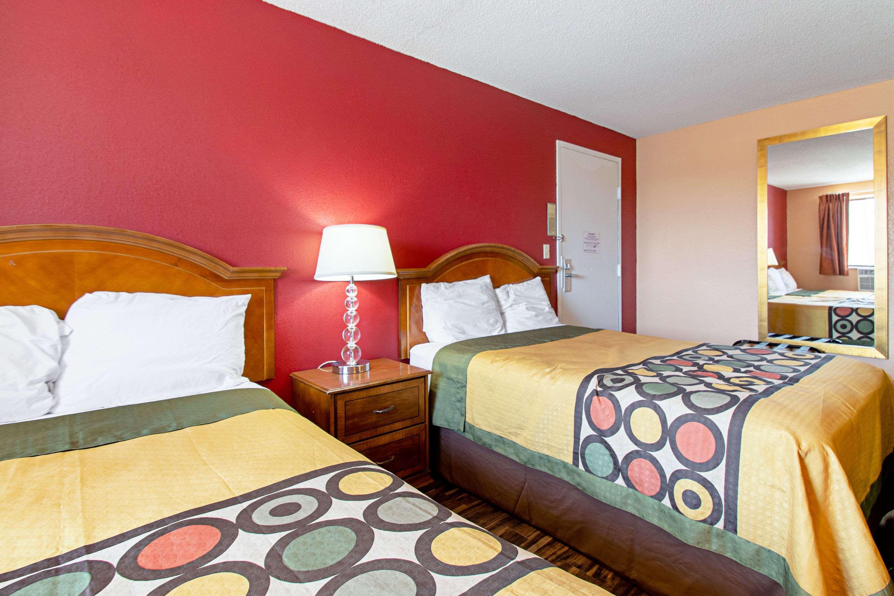 Econo Lodge Utica Zewnętrze zdjęcie