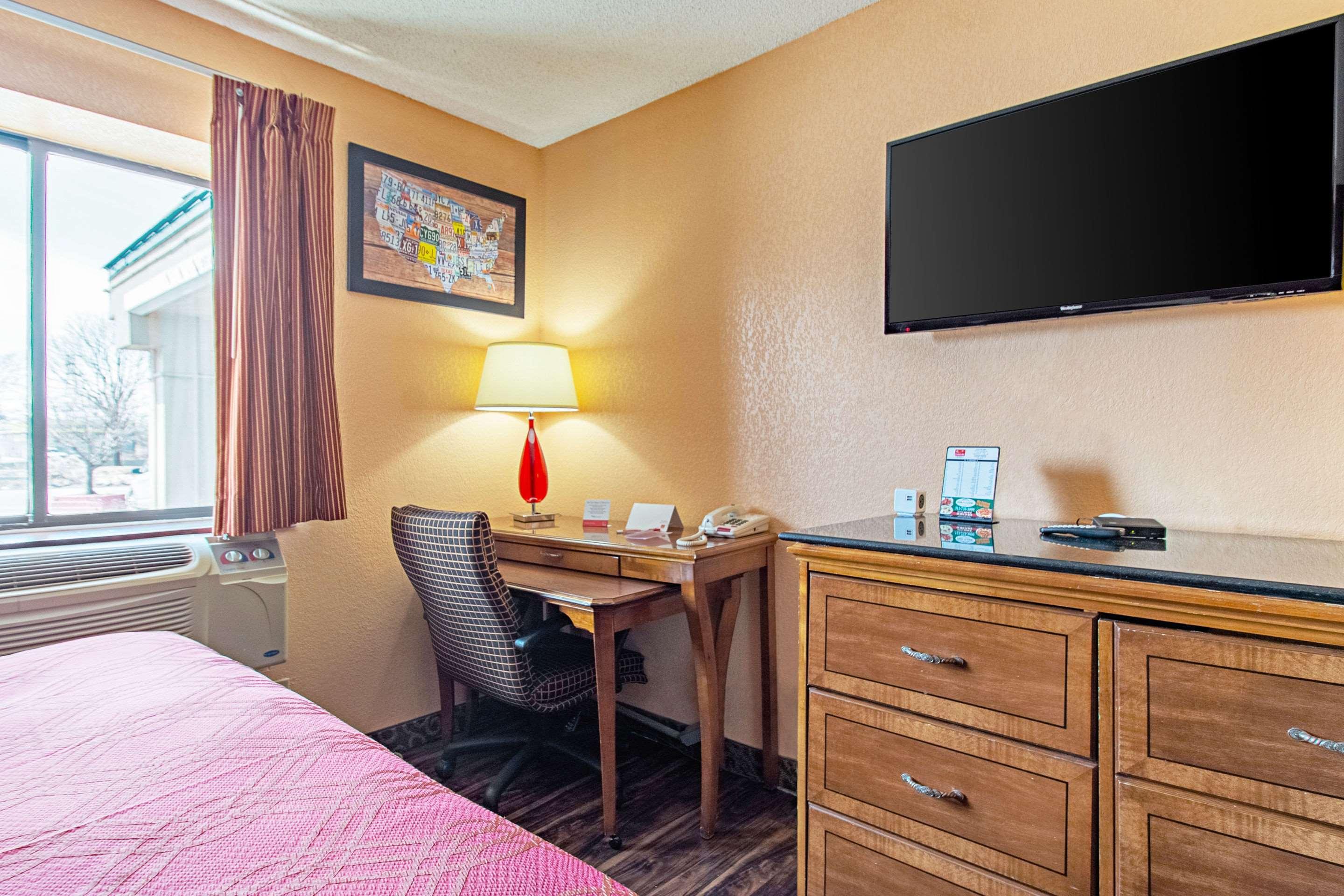 Econo Lodge Utica Zewnętrze zdjęcie