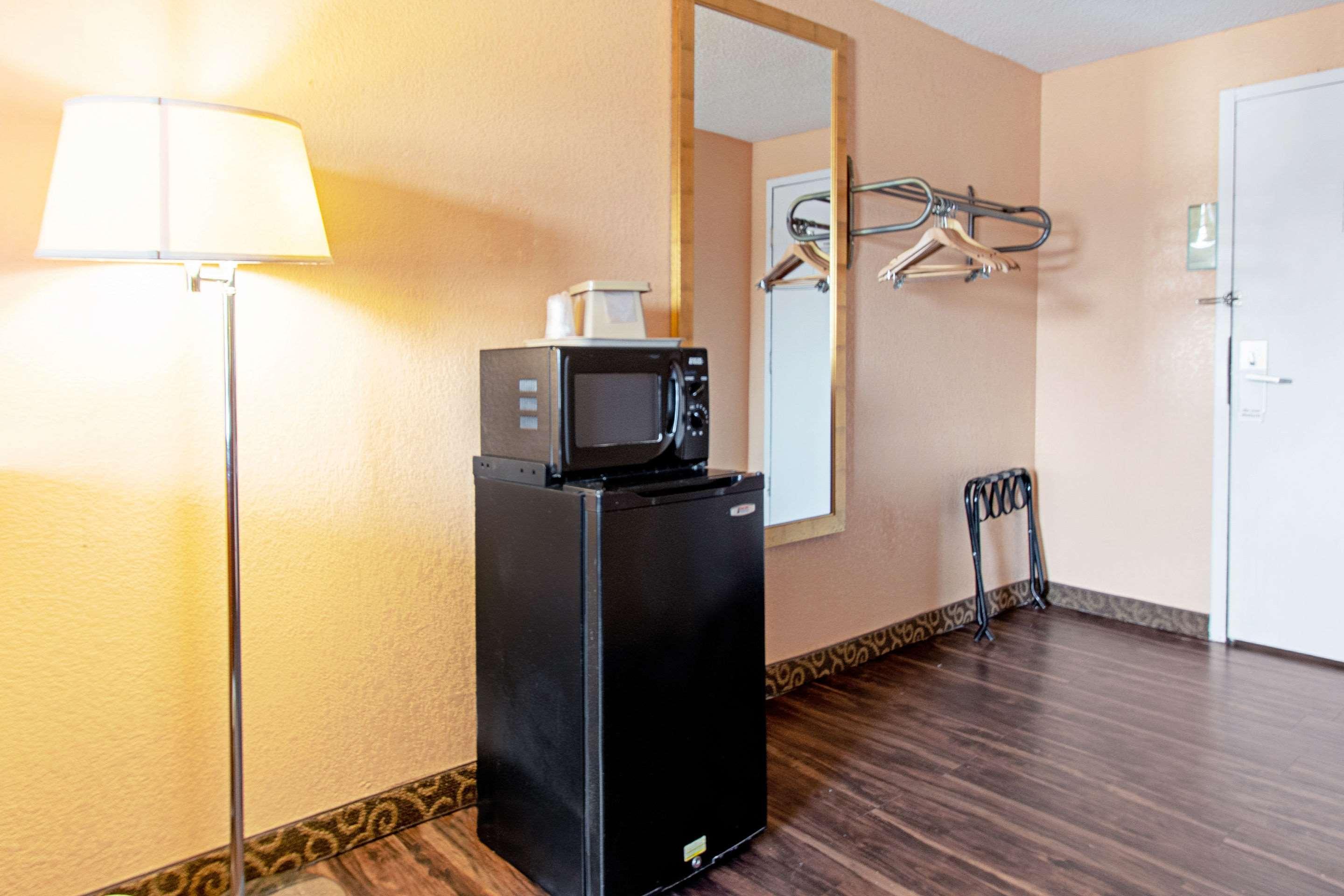 Econo Lodge Utica Zewnętrze zdjęcie