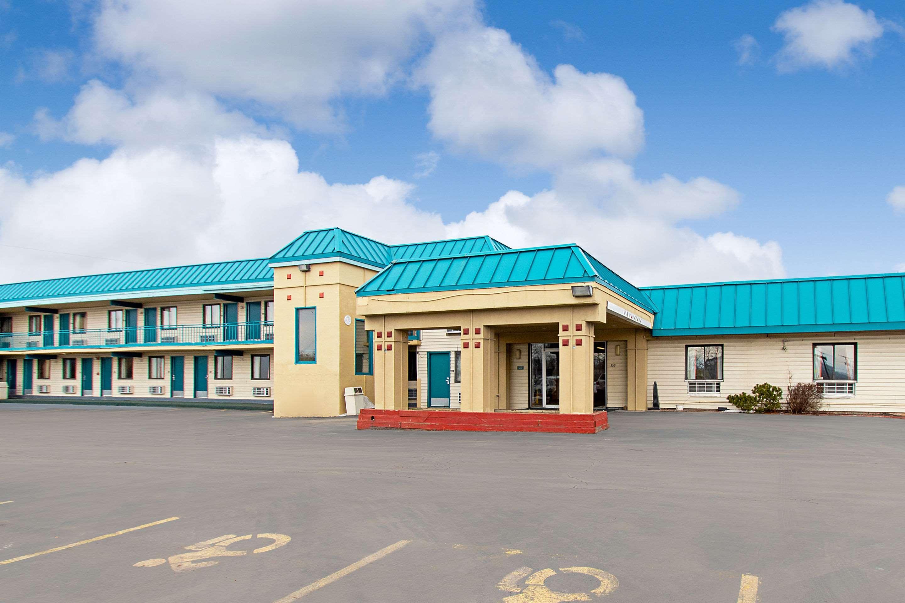 Econo Lodge Utica Zewnętrze zdjęcie