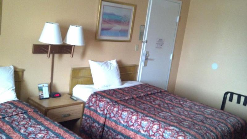 Econo Lodge Utica Zewnętrze zdjęcie