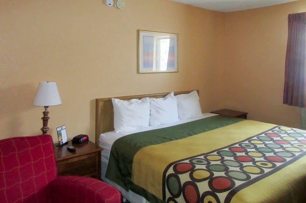 Econo Lodge Utica Zewnętrze zdjęcie